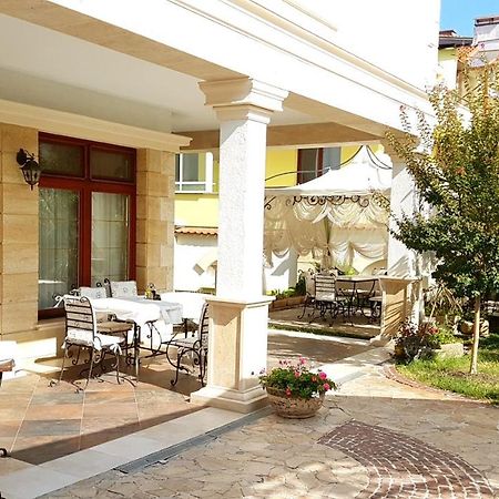 Hotel Green Garden Шумен Экстерьер фото