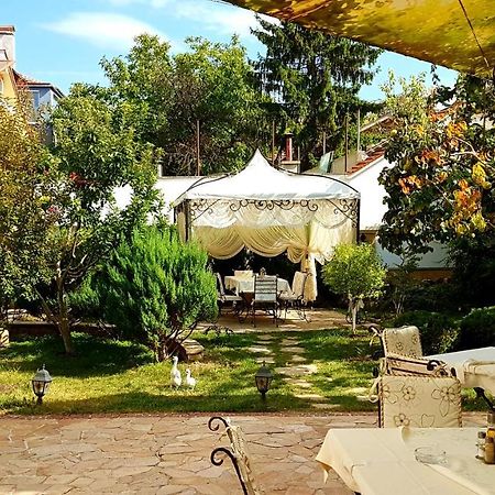 Hotel Green Garden Шумен Экстерьер фото
