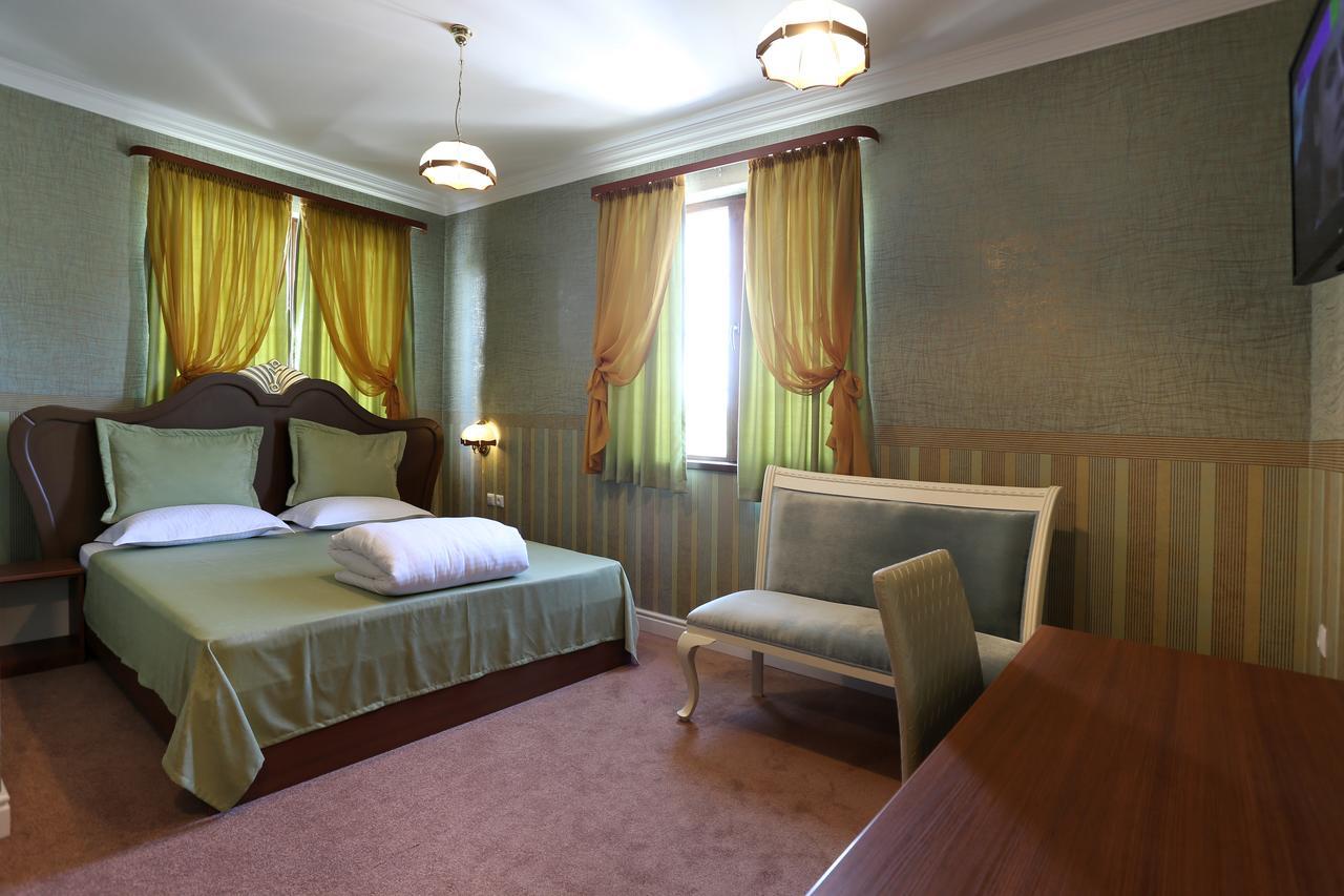 Hotel Green Garden Шумен Экстерьер фото