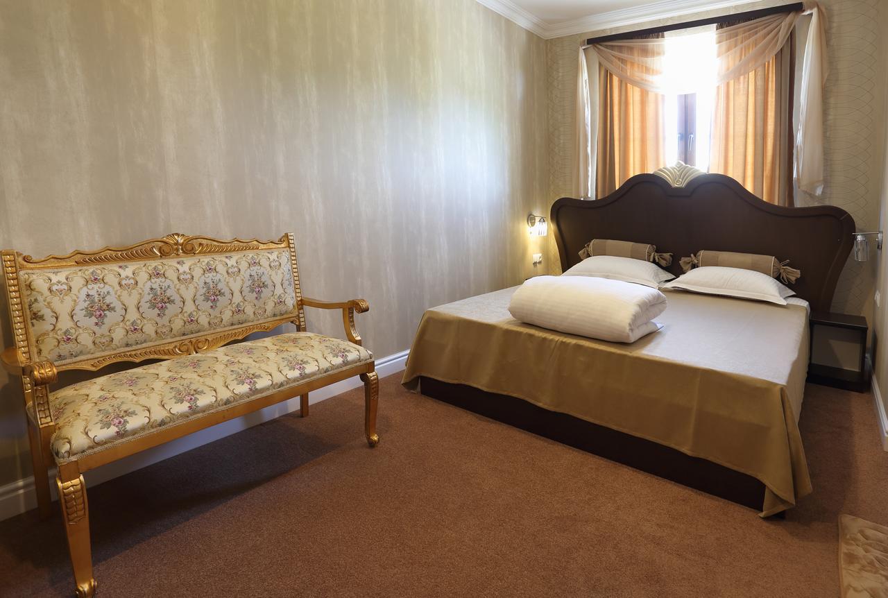 Hotel Green Garden Шумен Экстерьер фото