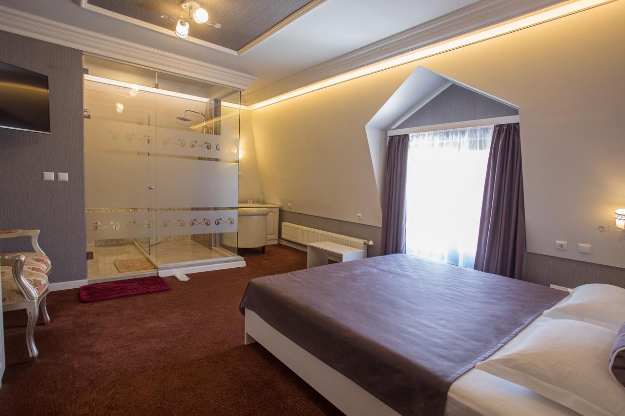 Hotel Green Garden Шумен Экстерьер фото