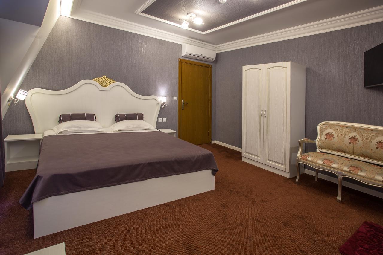 Hotel Green Garden Шумен Экстерьер фото